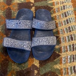 Vionic orthopedic footbed slip ins 7.5 used but lots of life back